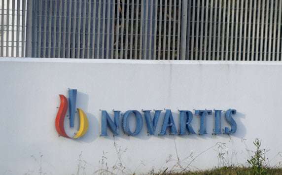 Υπόθεση Novartis: Εφοδοι και στα σπίτια πρώην βουλευτή και γνωστής τραγουδίστριας